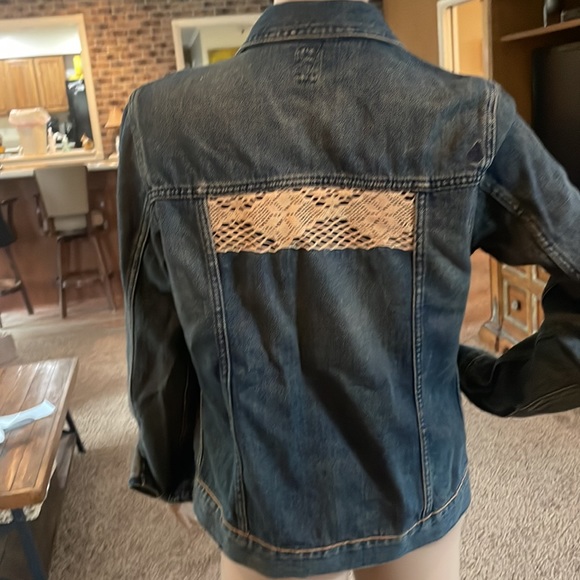 Womens Volcom jean jacket with lace patch on back size us size 10 - Picture 3 of 5